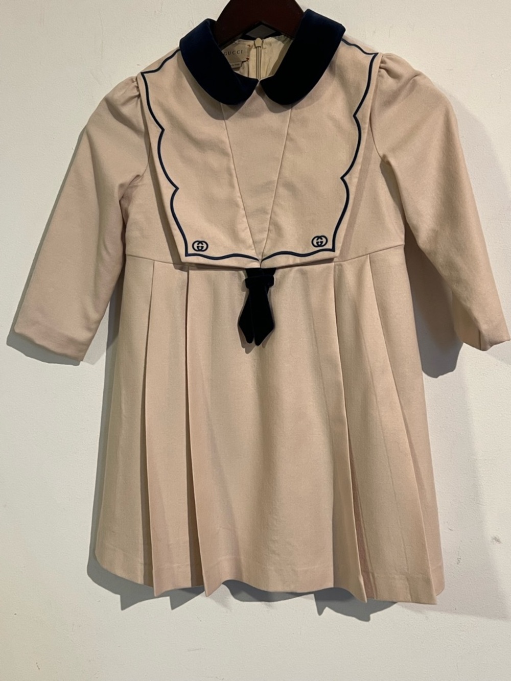 $748 Gucci beige pleated gg dress Sz. 8